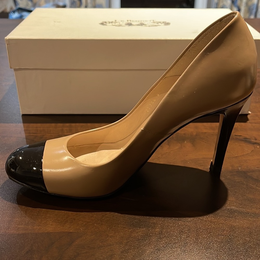 LK Bennett London Bruton Tan and Black round toed heels EU 37.5 (US 7) - Picture 3 of 8